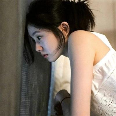 穿黑衣的女孩